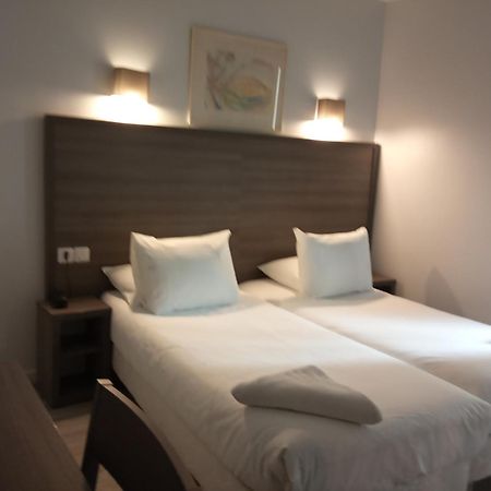 Hotel Du Globe 18 Париж Стая снимка